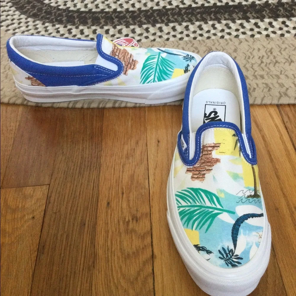 Vans Island theme slip ons